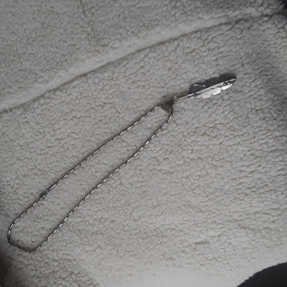 Native American Feather Necklace - Picture 3 of 12